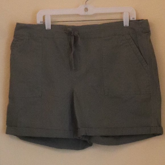 NWT Como Vintage Army Green Shorts Size Large - Picture 2 of 2